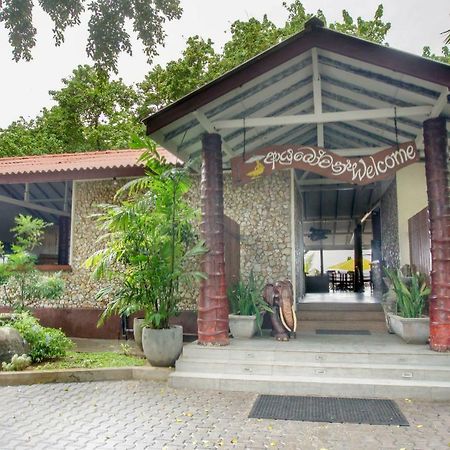 Happy Banana Hotel Unawatuna Exterior photo