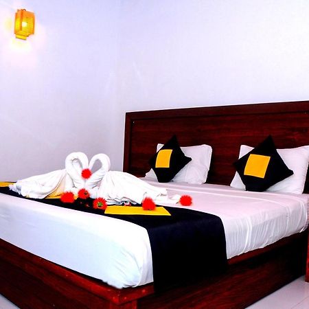Happy Banana Hotel Unawatuna Exterior photo