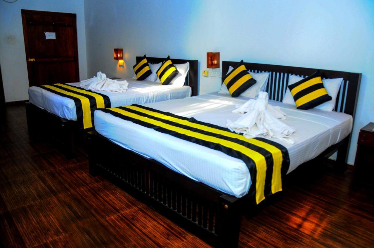 Happy Banana Hotel Unawatuna Exterior photo