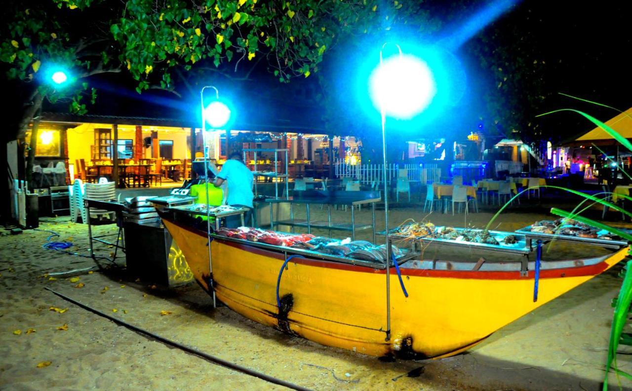 Happy Banana Hotel Unawatuna Exterior photo
