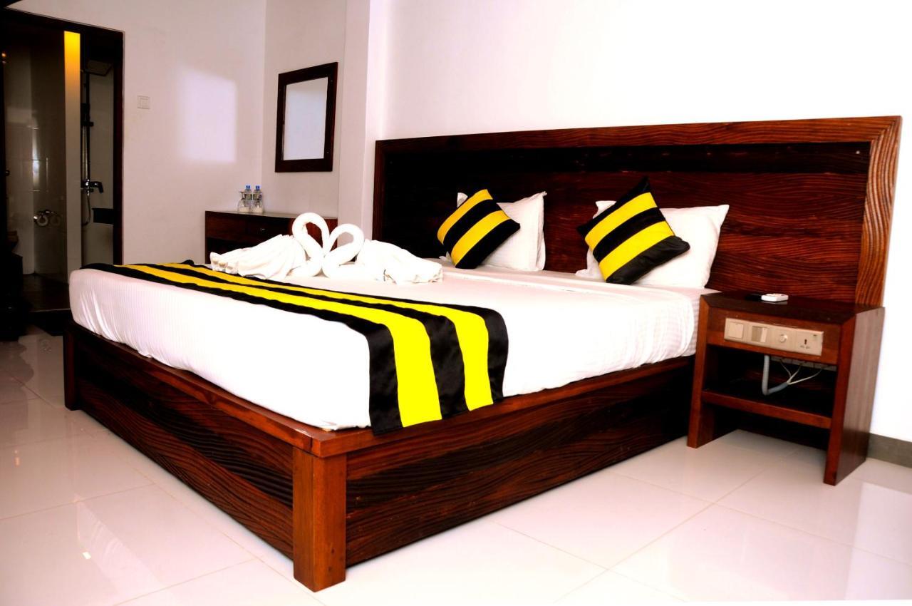 Happy Banana Hotel Unawatuna Exterior photo