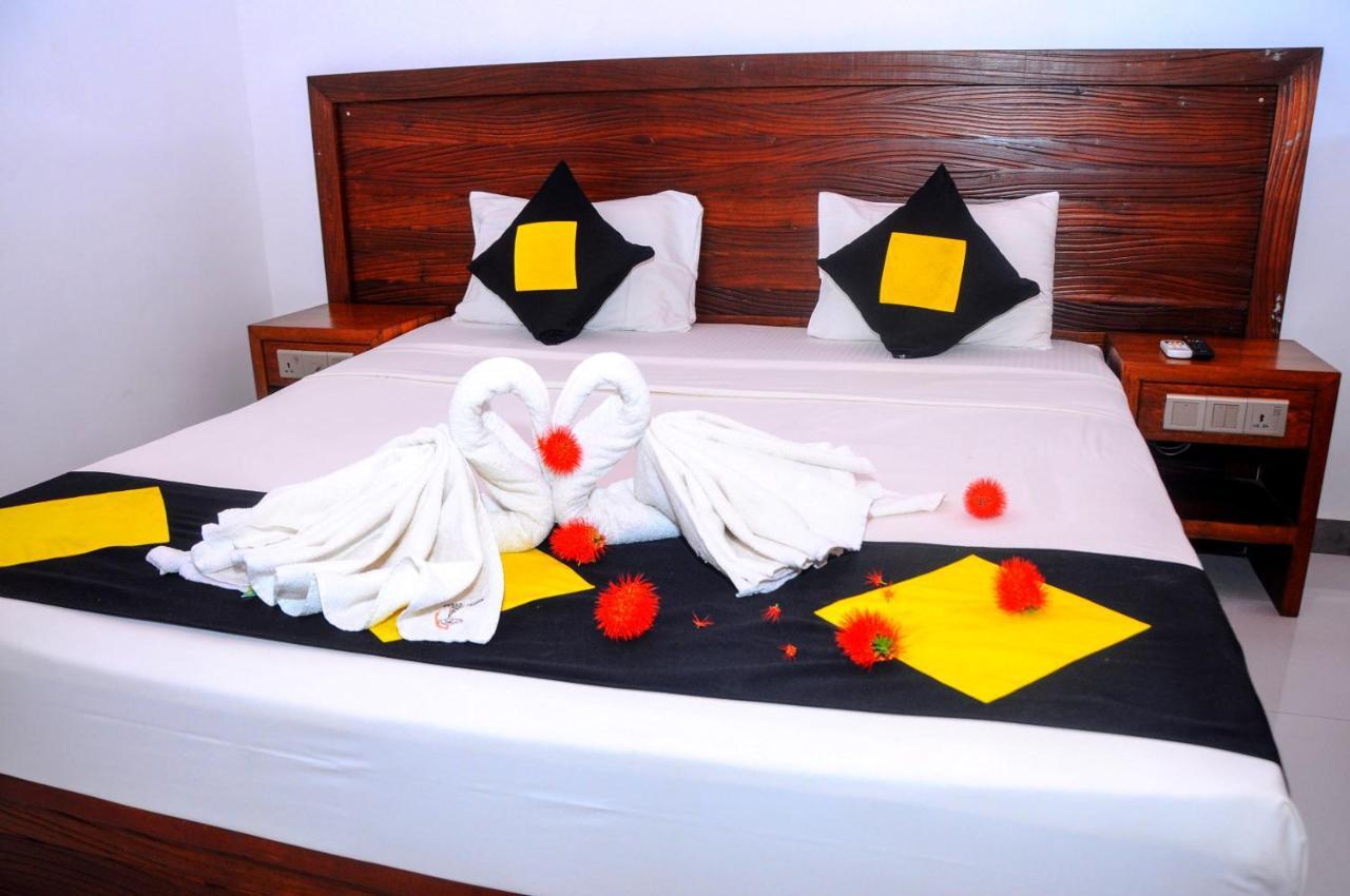 Happy Banana Hotel Unawatuna Exterior photo