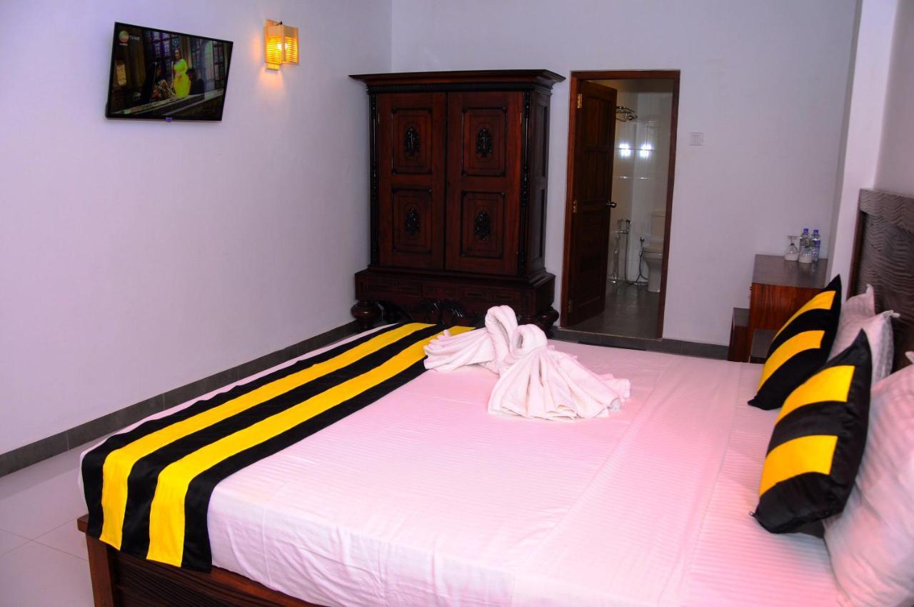 Happy Banana Hotel Unawatuna Exterior photo