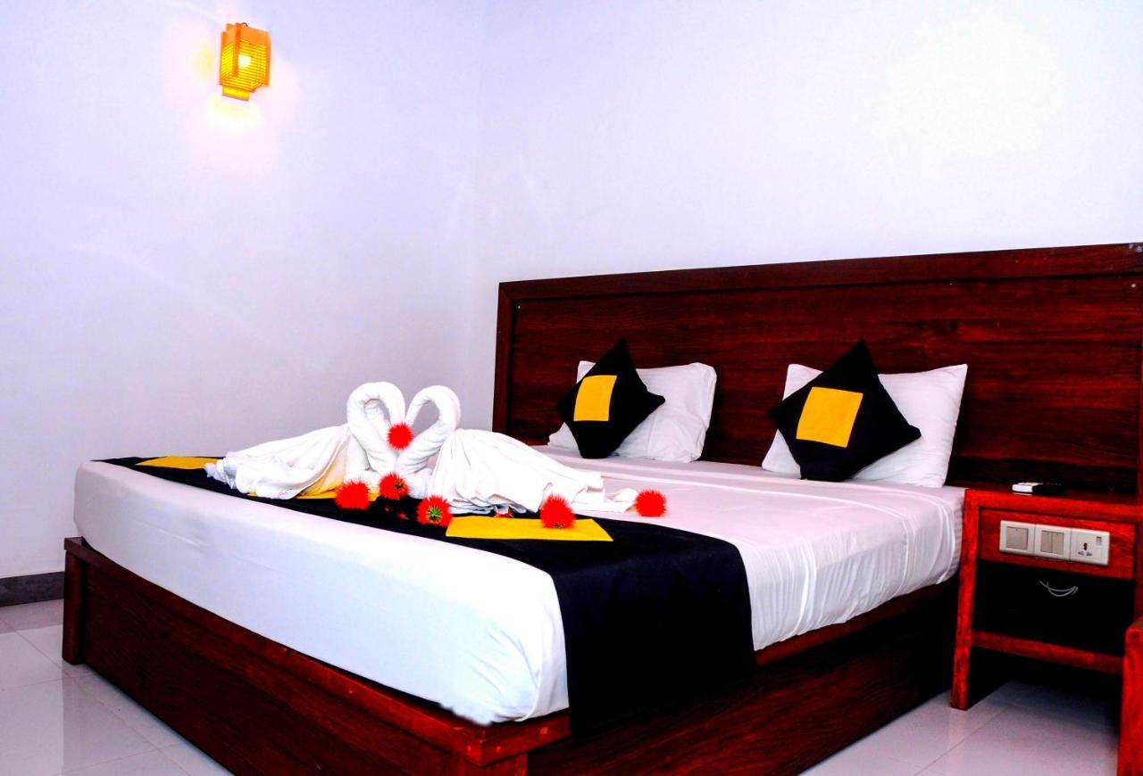 Happy Banana Hotel Unawatuna Exterior photo